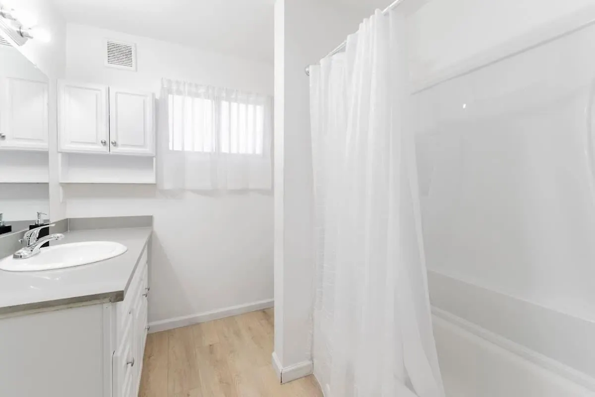 Gorgeous Two Bedroom Sleeps 6! Close To Strip! ラスベガス 別荘